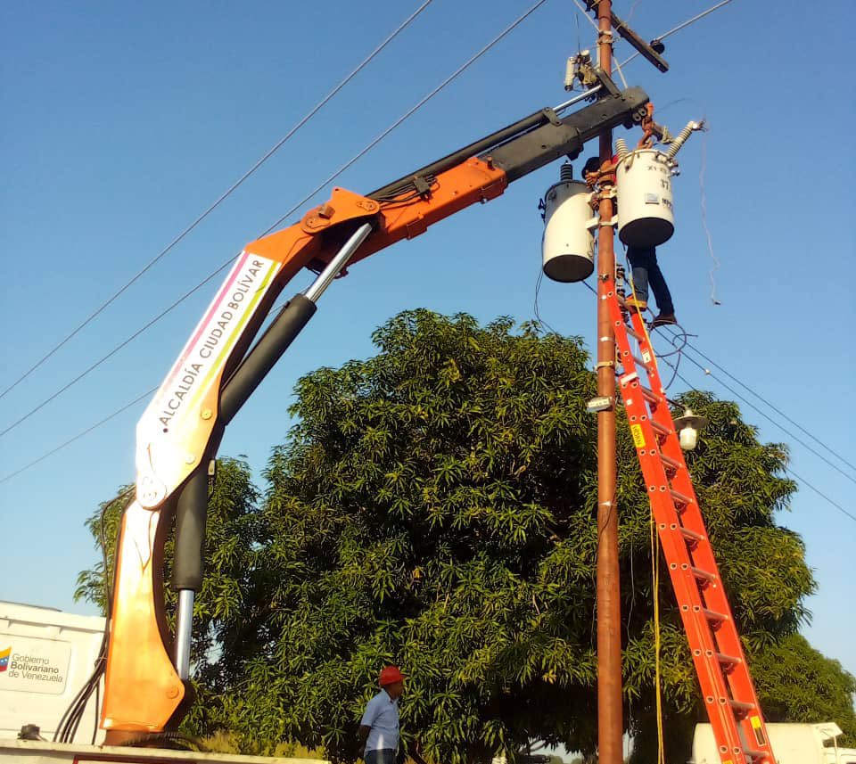 Instalación de Transformadores en Ciudad Bolívar: Compromiso con el Suministro Eléctrico y Desarrollo Sostenible