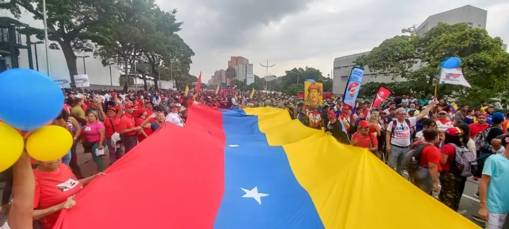 La Furia Bolivariana de Ciudad Bolívar llegó a Caracas para conmemorar el Día de la Dignidad Nacional