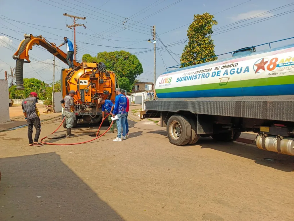 Alcaldía de Angostura del Orinoco mantiene jornadas de limpieza de obstrucción de aguas servidas