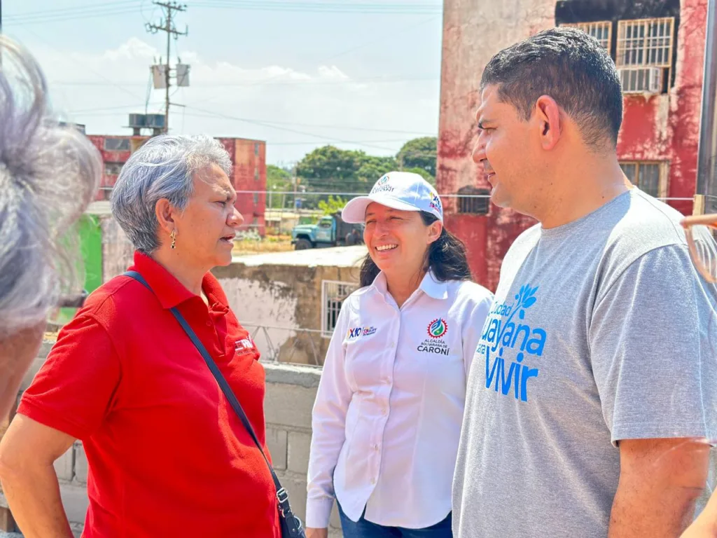 Alcalde Tito Oviedo inspeccionó junto al Poder Popular construcción de cancha en Los Alacranes