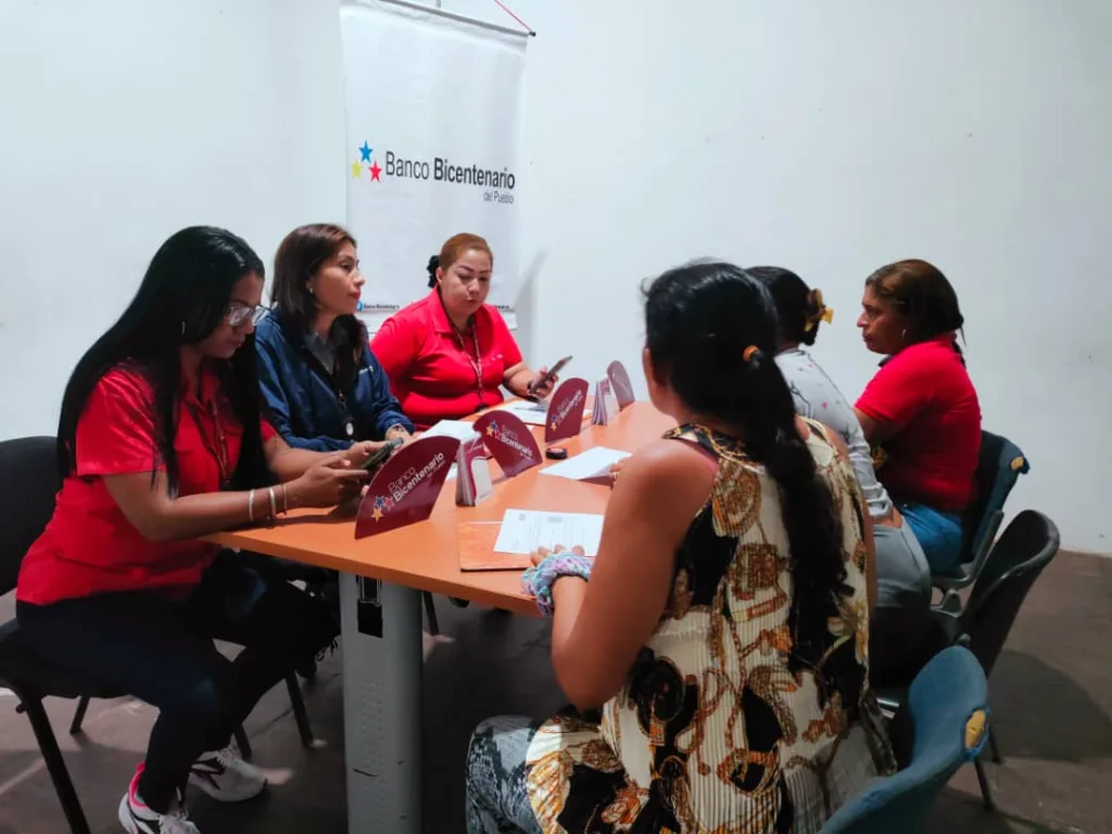Consejos comunales bolivarenses beneficiados con jornada de bancarización